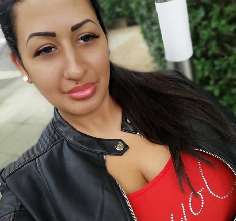 Csimbora Barbara pornstar erotic gallery