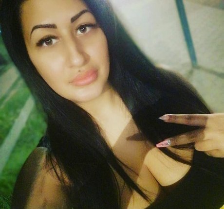 Csimbora Barbara model sexy pic