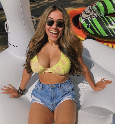 Nilaiyah Rey hot pornstar picture