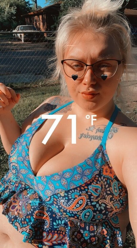 haleylopez adult model image