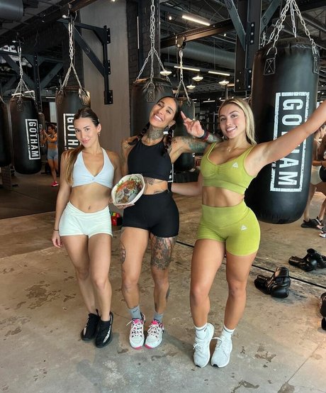 Babymommafit beautiful model image