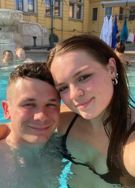 Lauren Lindsay hot star gallery