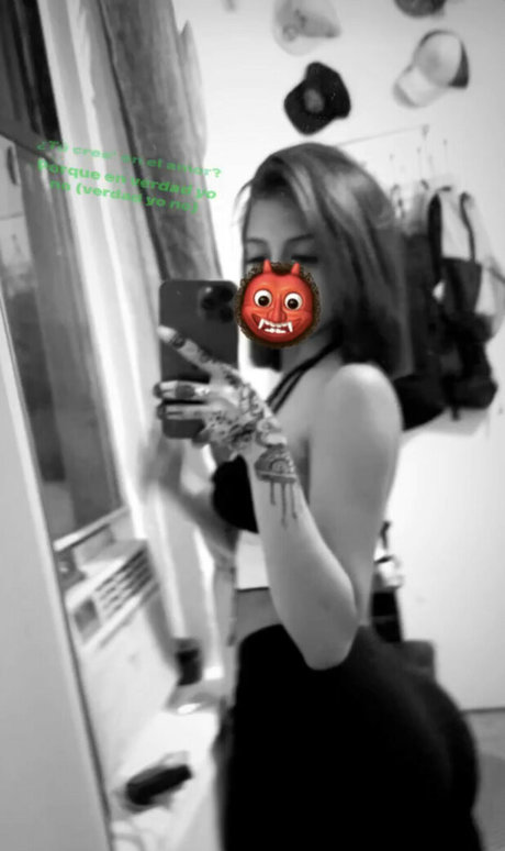 Karikyuti model nudes pics