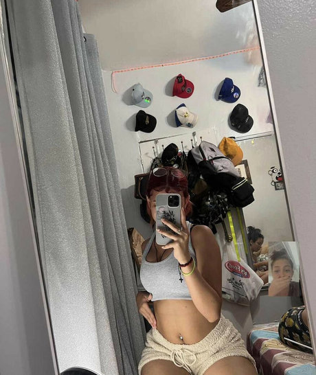 Karikyuti naked star photo