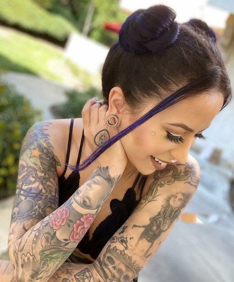 meghanelle naked model images