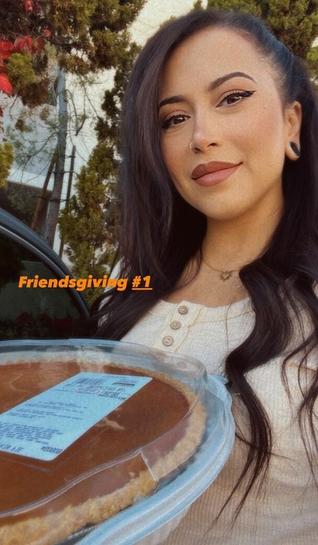 meghanelle naked model photo