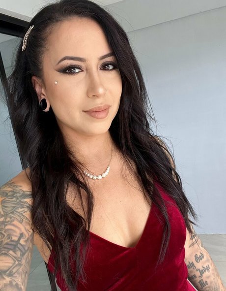 meghanelle model pornographic photos