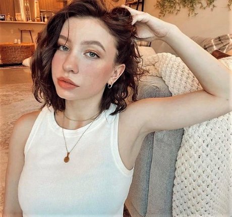 Katelyn Nacon nice star image