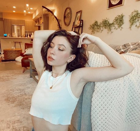 Katelyn Nacon porn model galleries