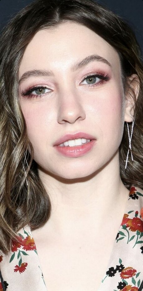 Katelyn Nacon star adult photos