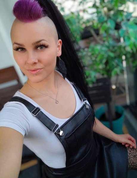 VMissyB pornographic model image