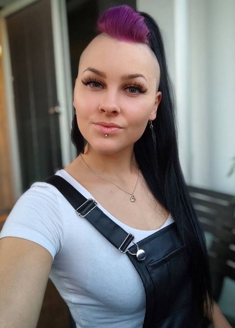 VMissyB exclusive model photos