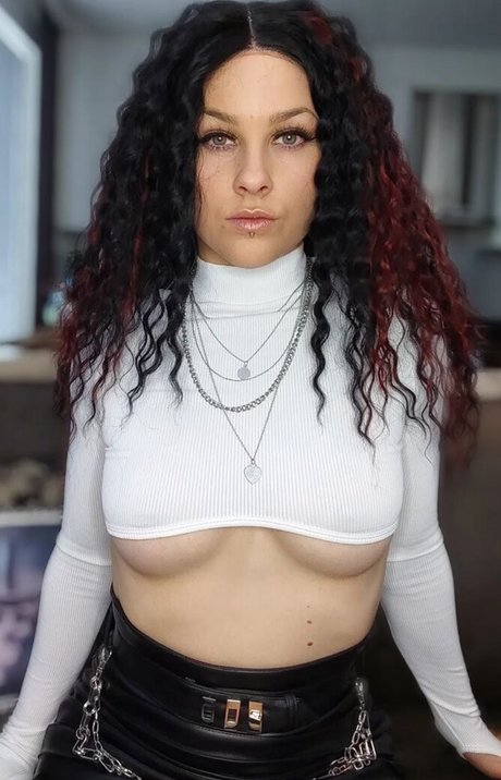 VMissyB model nudes pic