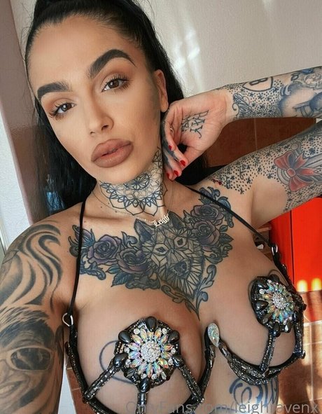 Leigh Raven star naked pic