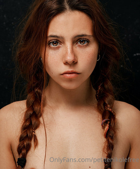 petitenikolefree model xxx photo