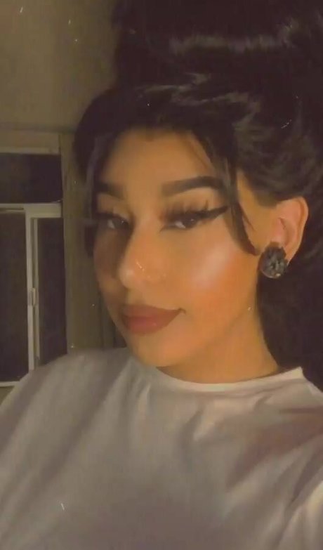 Fernanda V model naked pics