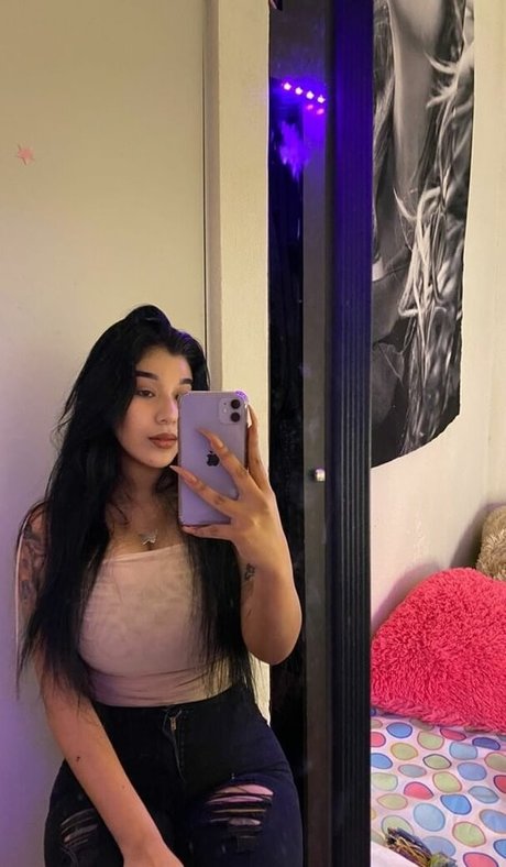 Fernanda V nude model image