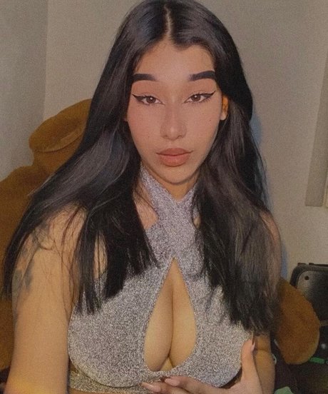 Fernanda V model perfect images