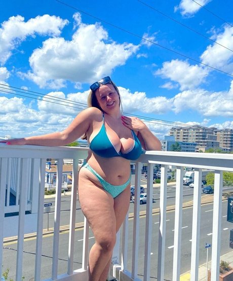 Mary R nude model image