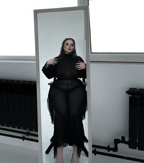 KoftaCurvy adult model pics