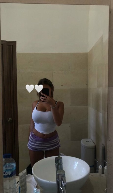 Elly Anne model nude photos