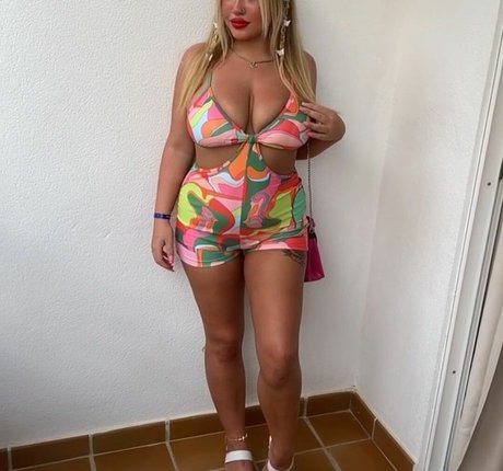 Caoimheeee model beautiful pic