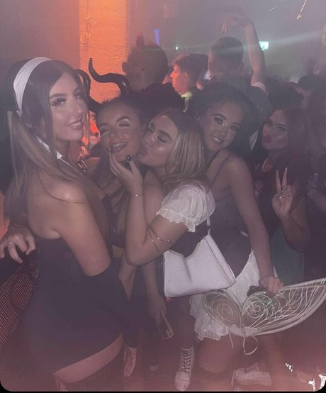 Caoimheeee top model photo