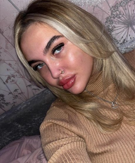 Caoimheeee actress photos