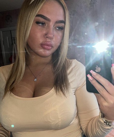 Caoimheeee sexy actress pics