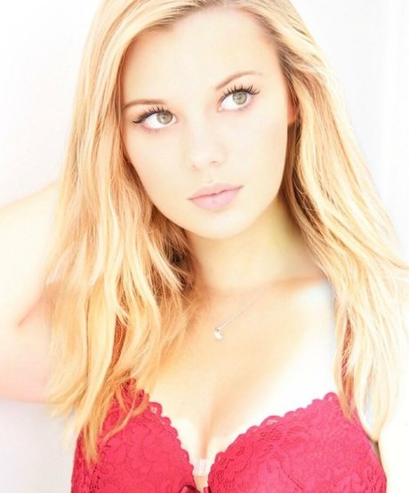 Nolwenn Dis high quality star archive