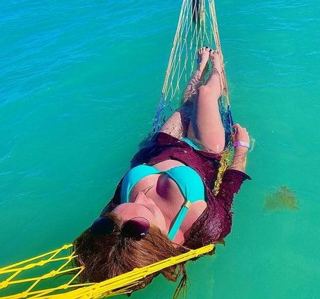 eijanine nudes model images