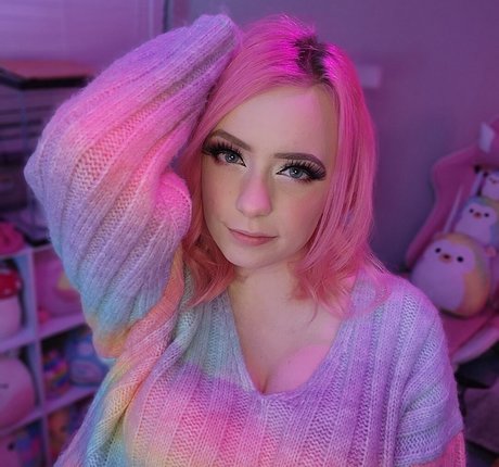 SquishShe star sexy pics