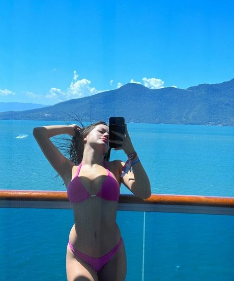 Bela Fernandes top model galleries