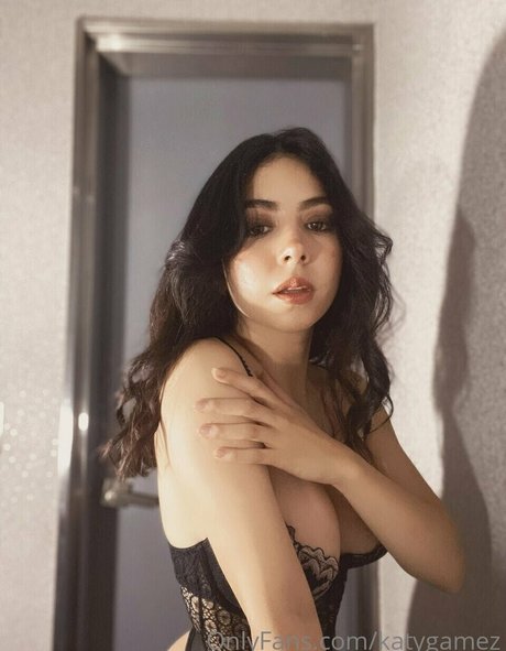 Katygamez adult model pictures