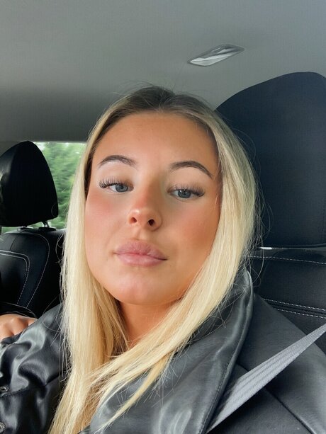 Maja model art pictures