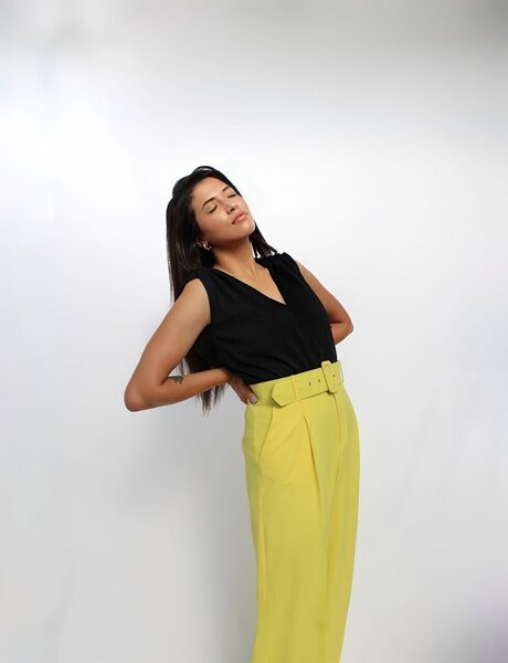 Flor de Az car sexy actress img