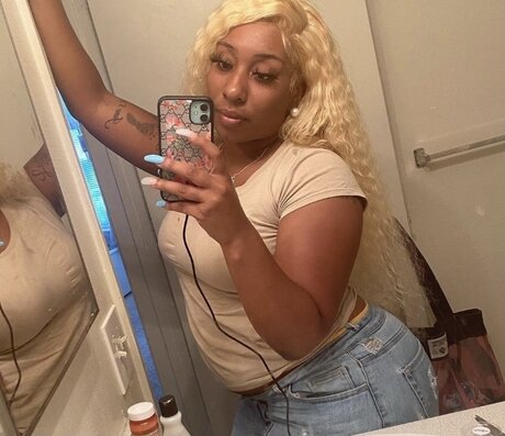 Sexy caramel star hot images