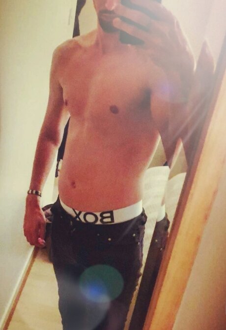 MaxHydraxxx model naked pic