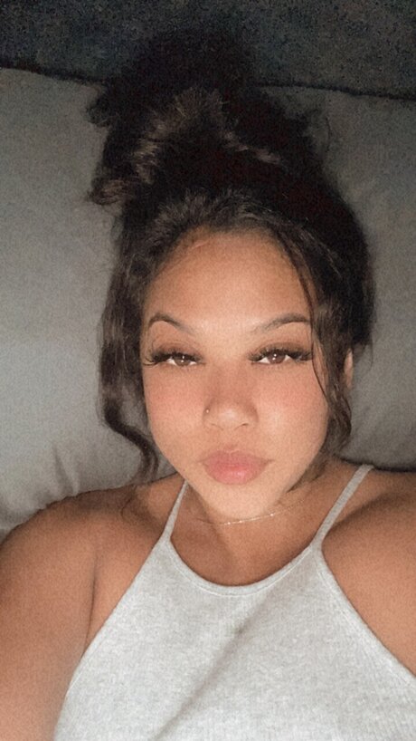 lusciousbaby pretty model image