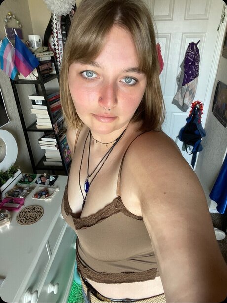 tara erotic model picture