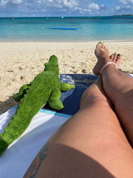 TantalizingTootsies top model photo