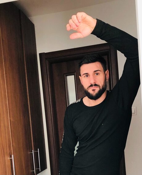 Valentin model top images