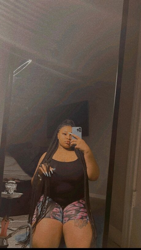 Yazmyn Love star perfect picture