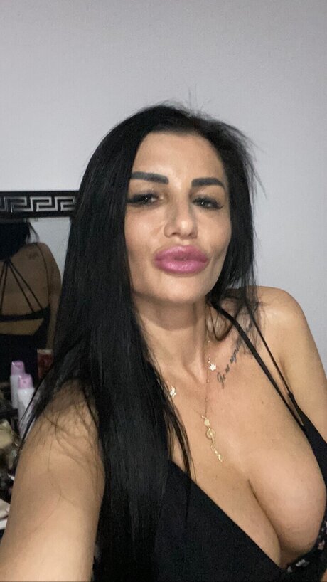 Your Desiree xxx model picture