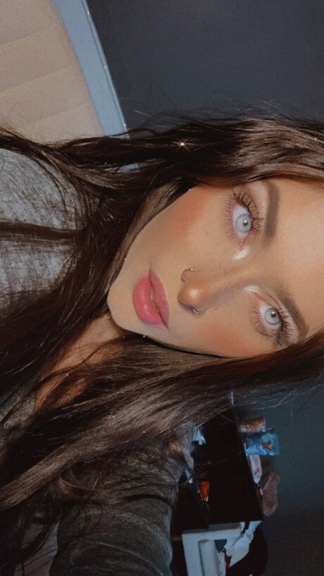 TemptingGorgeous adult actress archive