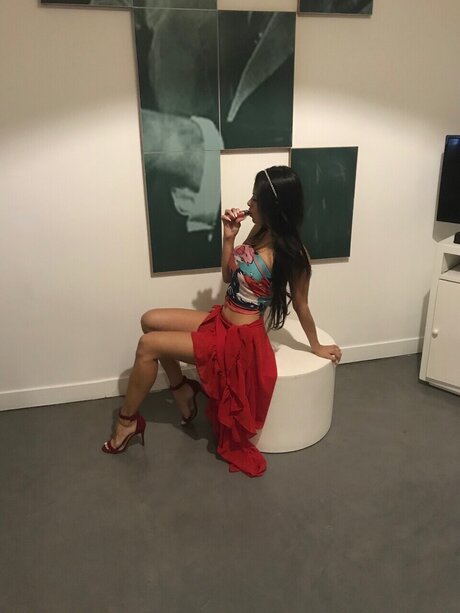 Meychienne adult model galleries