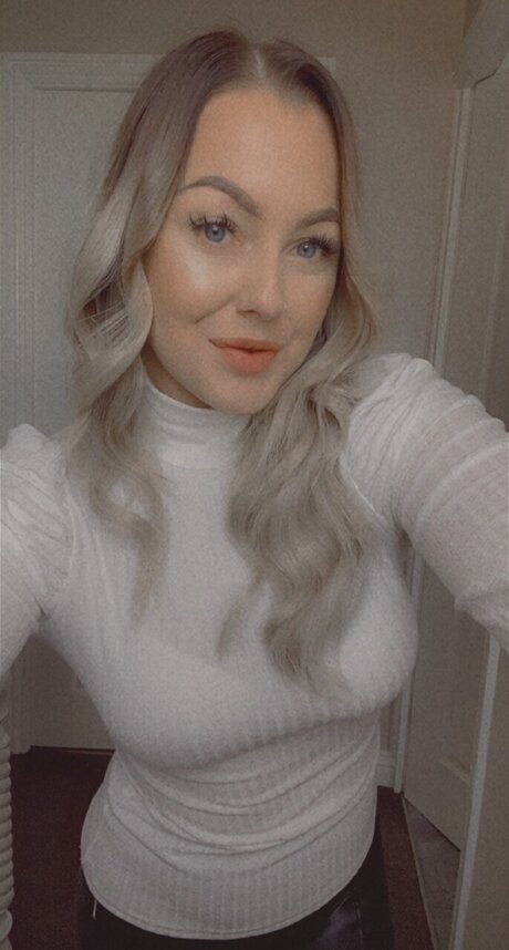 NicholaXOX star top image