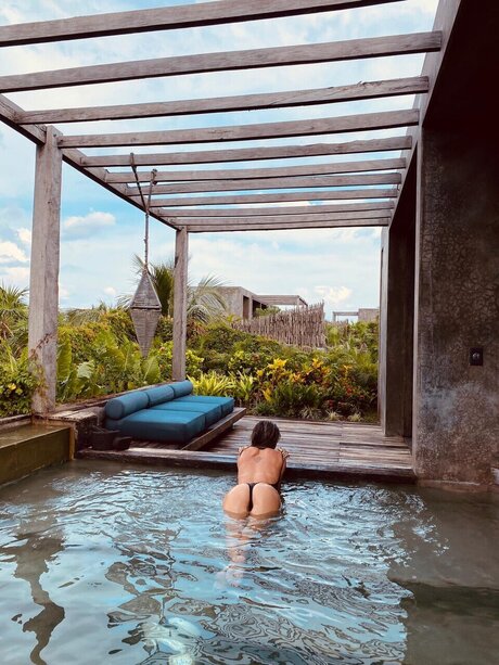 Adrianna naked model img