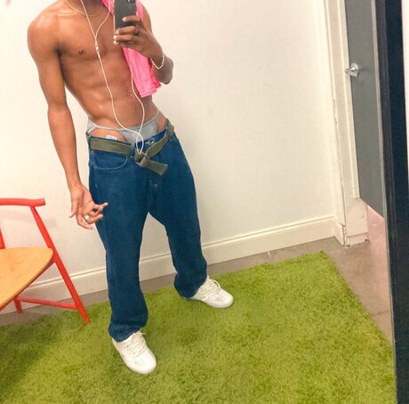 Muhsturd nude model picture