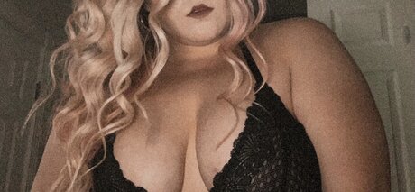 Wellendowed pornstar perfect photos